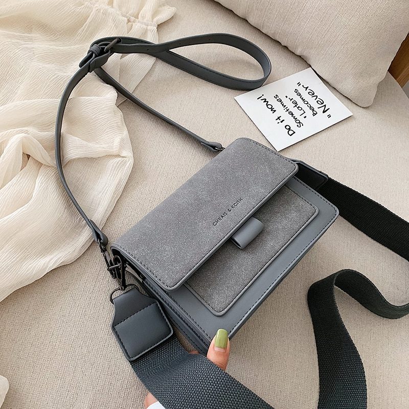 Bolsa Feminina de Luxo com Alça de Ombro e Alça Transversal Cinza Escuro