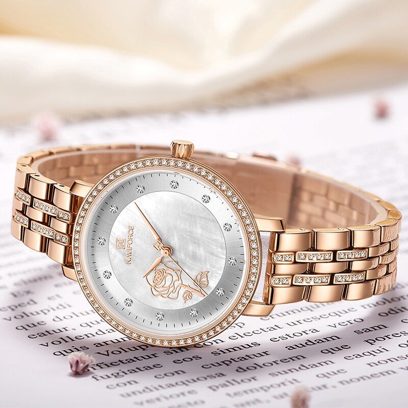 Relógio Feminino Elegante de Luxo Estilo Diamantes em Aço Inoxidável NAVIFORCE lindo